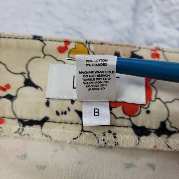 Loft Softly Sueded Floral Demure Pencil Skirt size 4 - Picture 5 of 7